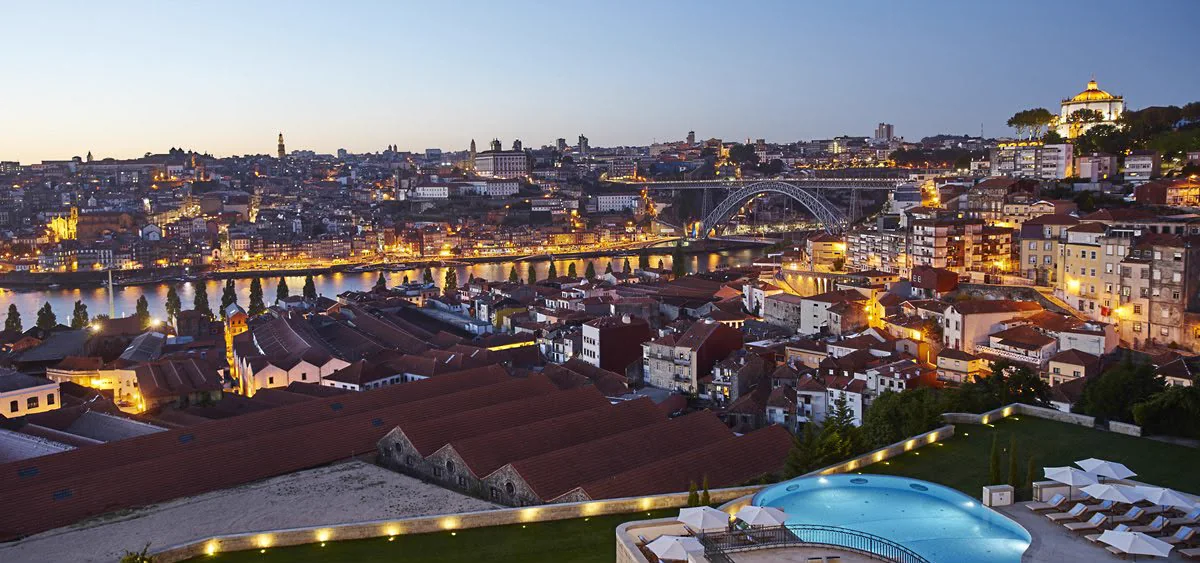 Vista do Porto e do rio Douro a partir da sala do evento